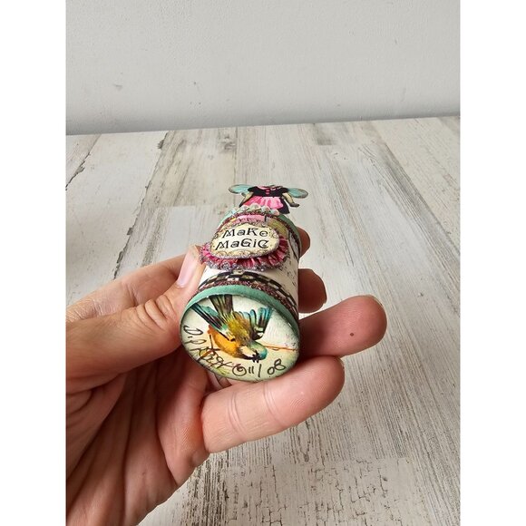 D. P. Ratt Unique glitter butterfly statue decor make magic - Picture 8 of 8